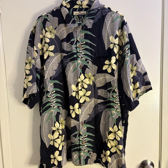 Tommy Bahama Other - Tommy Bahama Men's Size XL 100% Silk Gray Navy Hawaiian Floral Resort Shirt